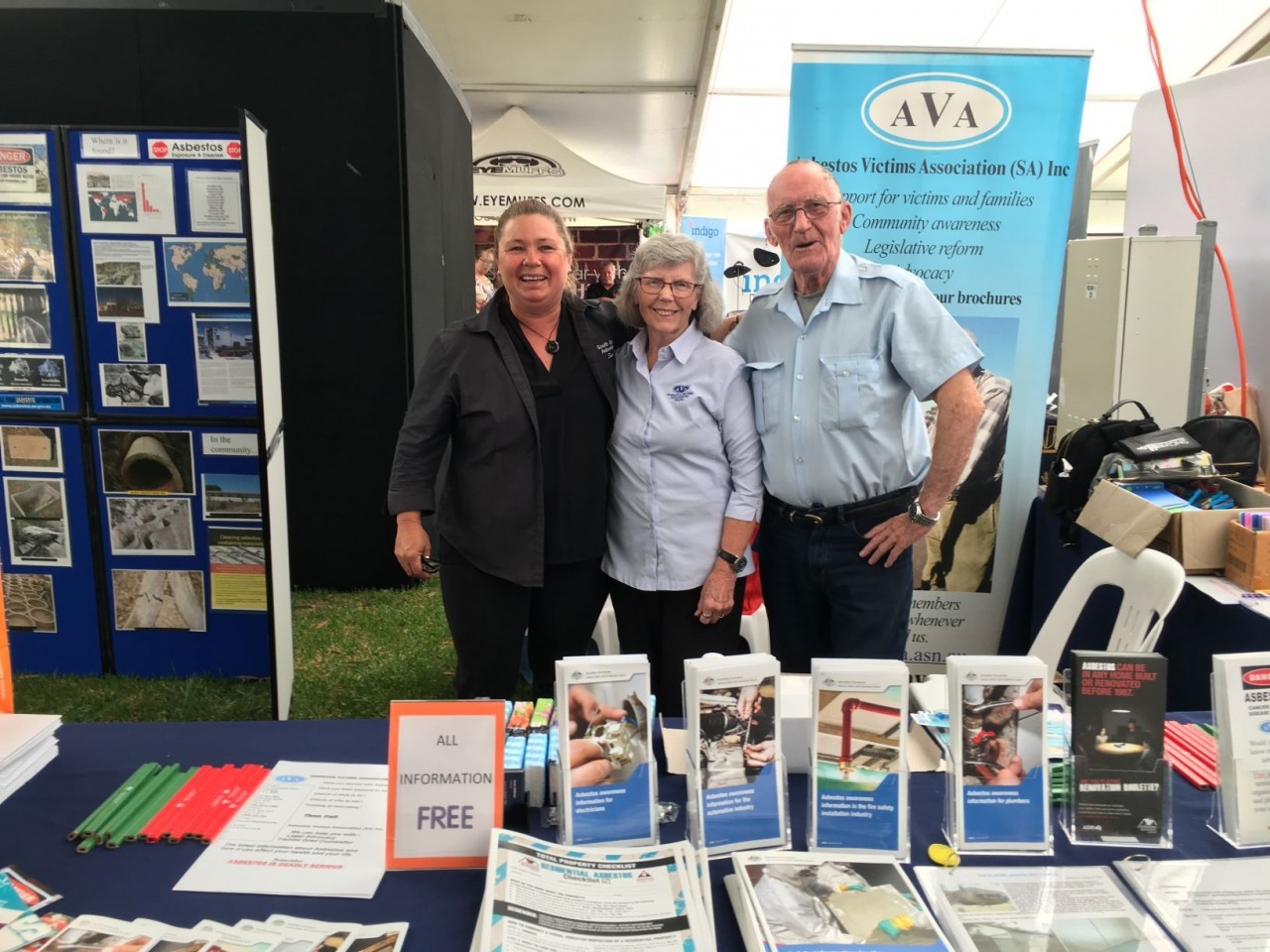 Sue from SE Asbestos joined our volunteers on the AVA stand